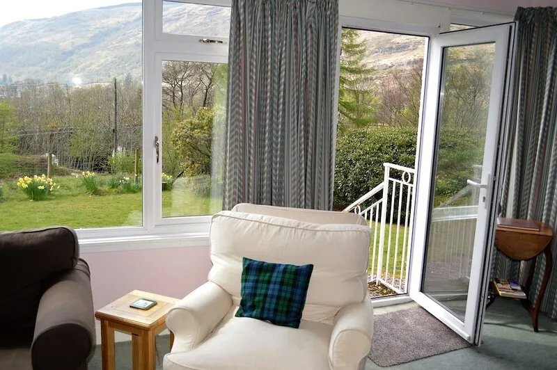 Quiet location with stunning views, sleeps 8, pet friendly, free Wi-Fi