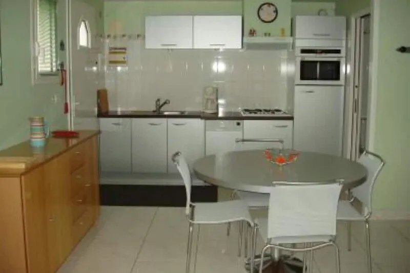 Pyla Sur Mer: apartment in villa located in residential area