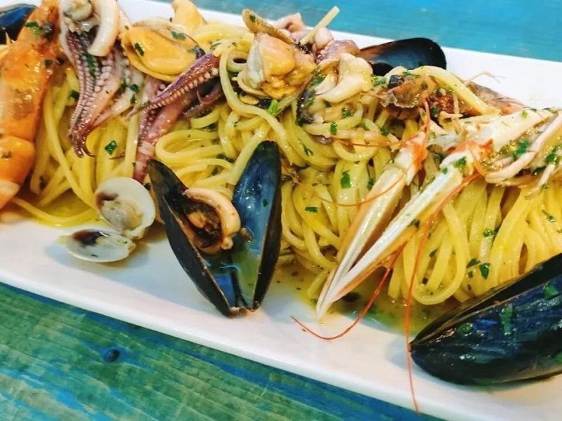 El Mar - Fish Food & Drink