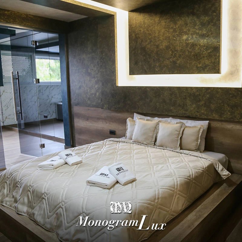 Monogramlux