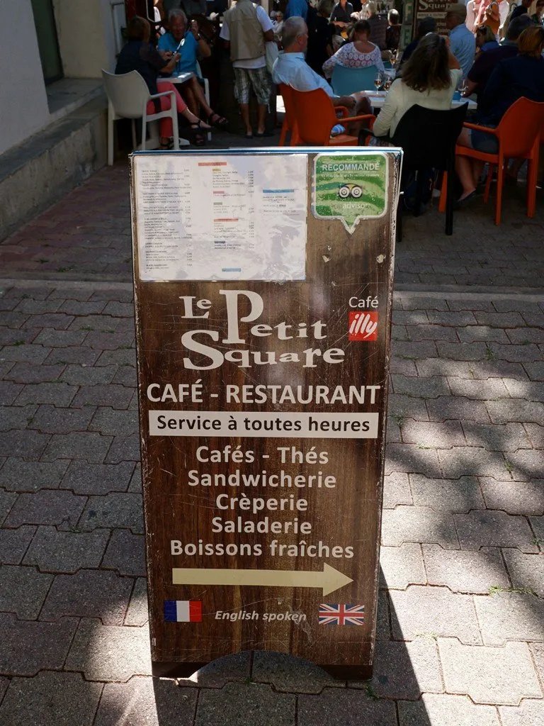 Le Petit Square Cafe
