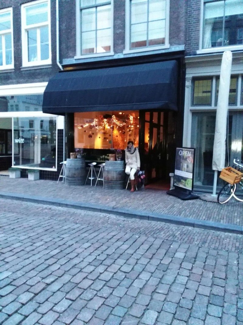 BRUT Food & Wine Bar - BRUT Burgers & Steaks