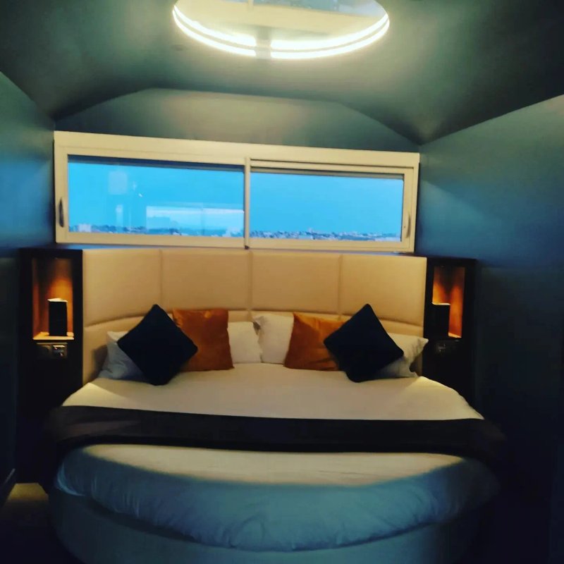 Parenthese Concept Room