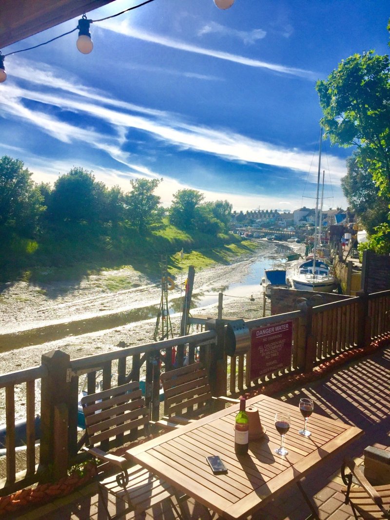 Philli's Bar & Restaurant