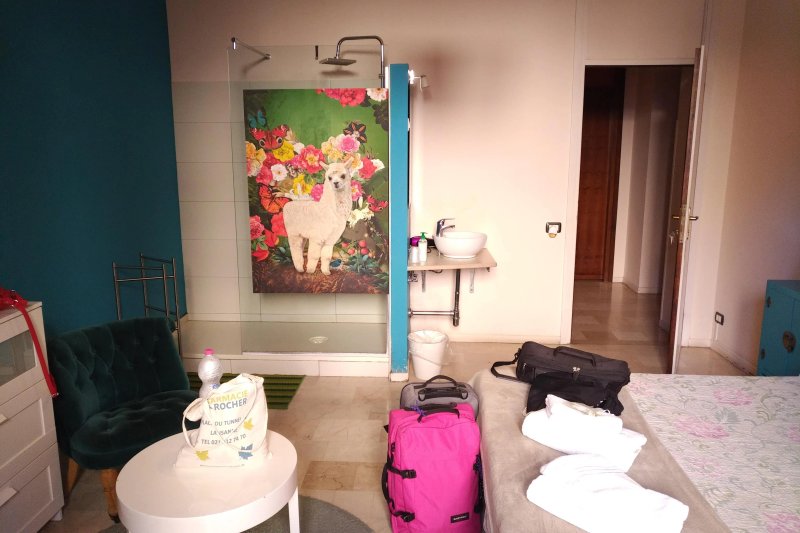 Gira Guest House