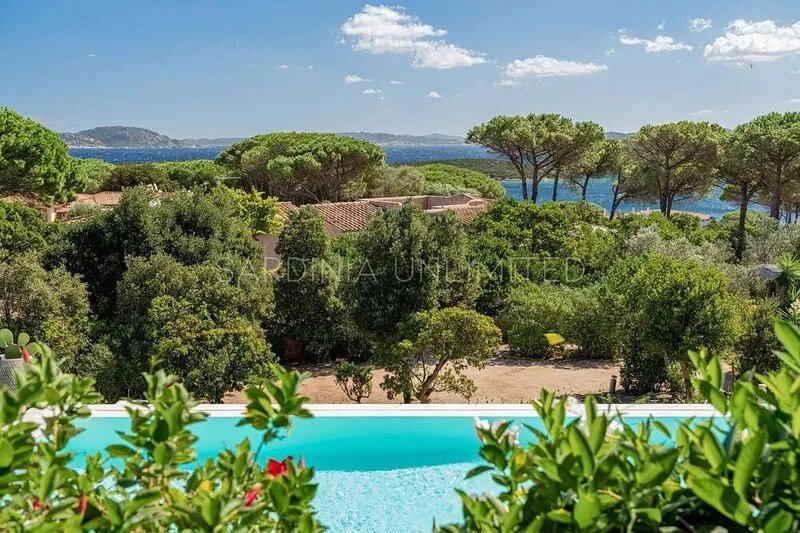 Villa Onyx: with private pool, big garden, near the sea.