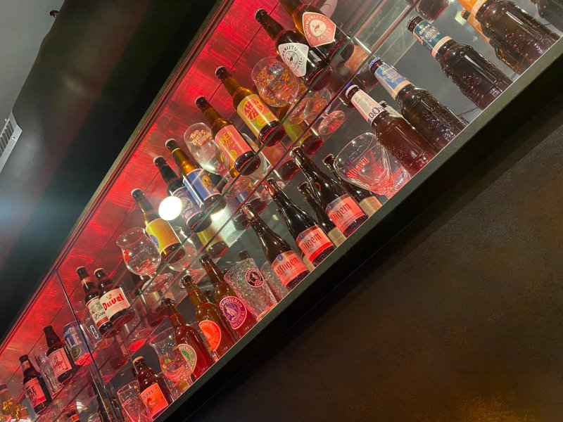 Bar-B Burgers 'N' Beer Bar
