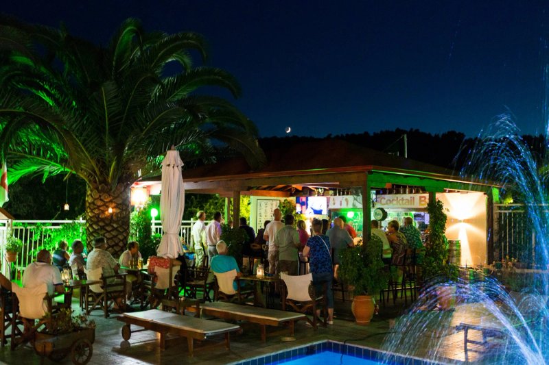 Christakis Sports & Entertainment Bar and Taverna