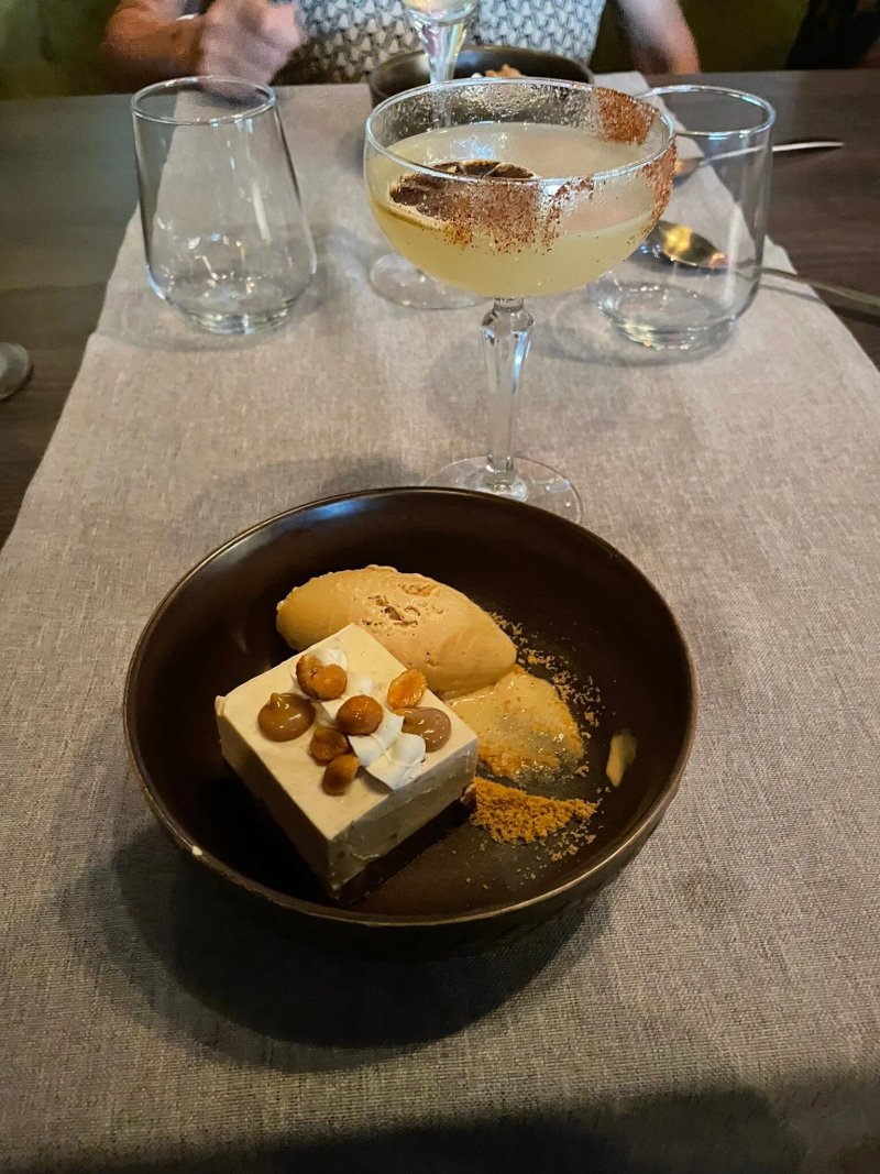 Browns Cocktail and Gastro Bar