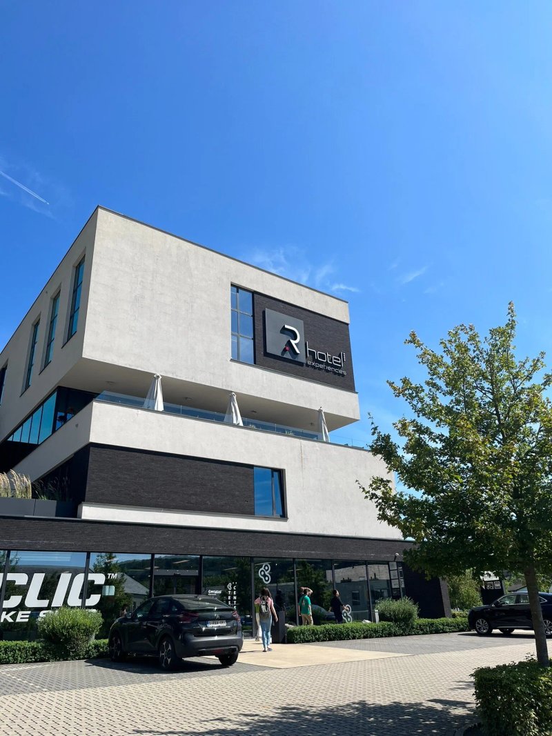 R Hotel Experiences