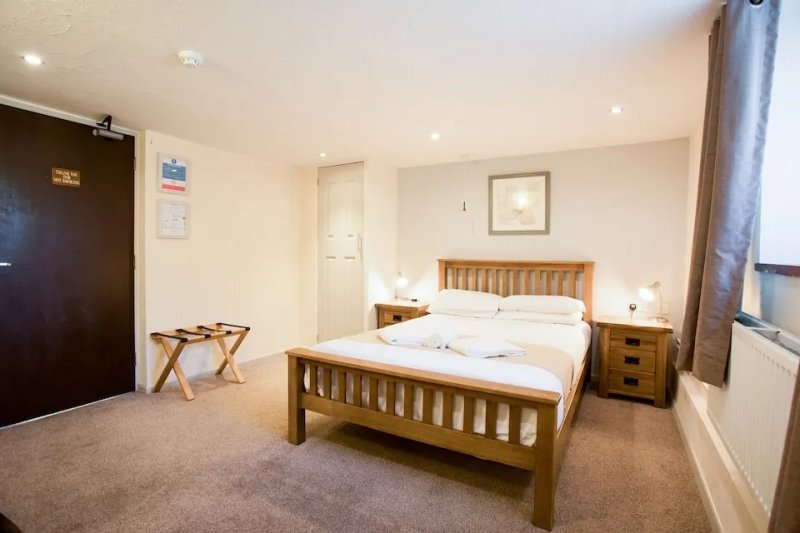 OYO Elm Farm Country House
