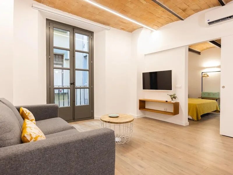 Entresol A - Holiday Apartment Rental in Girona | Bravissimo