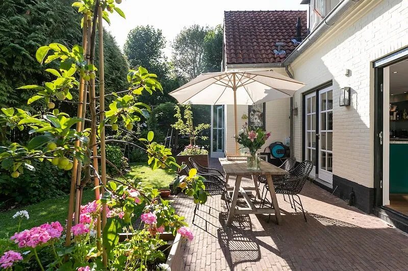 Beautiful and big family house near Amsterdam and 5 minutes from the beach