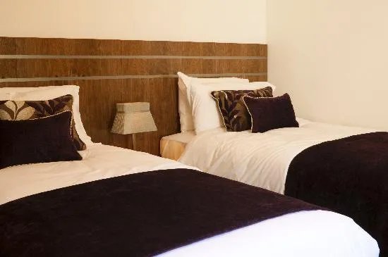 Rooms at the Apple Pie