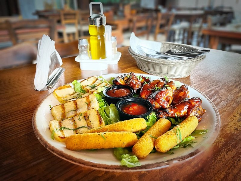 Lithos Bar & Grill