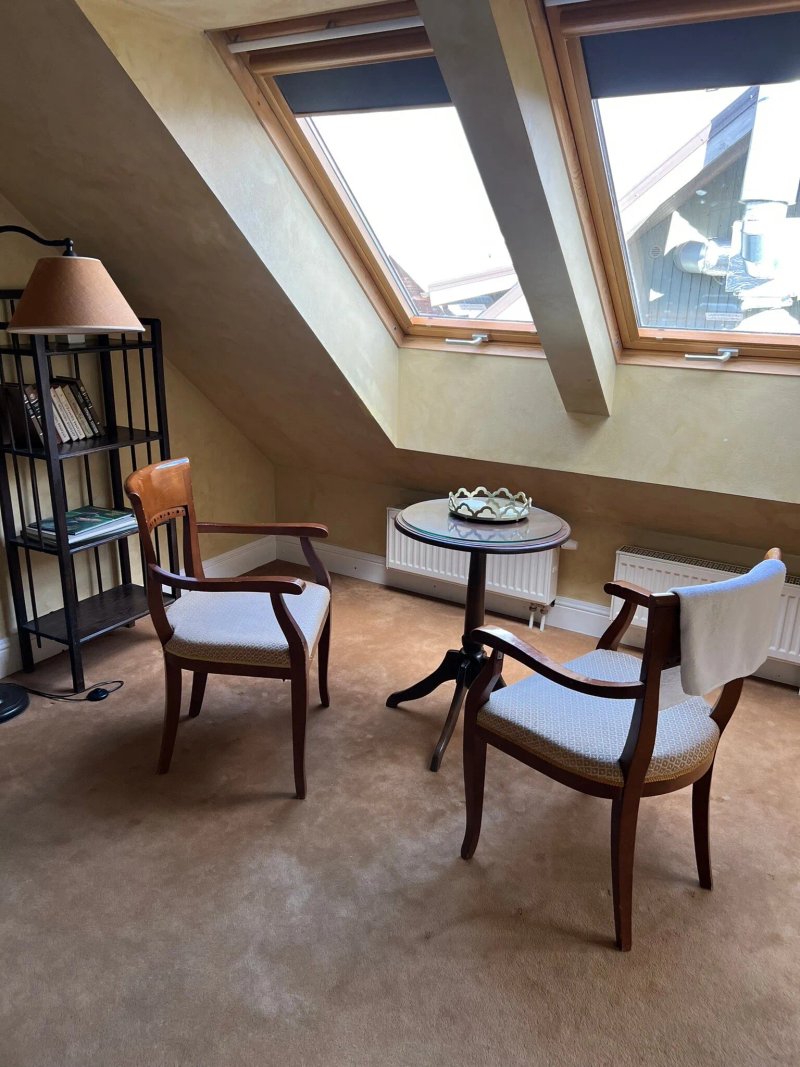 Apvalaus Stalo Klubas Hotel