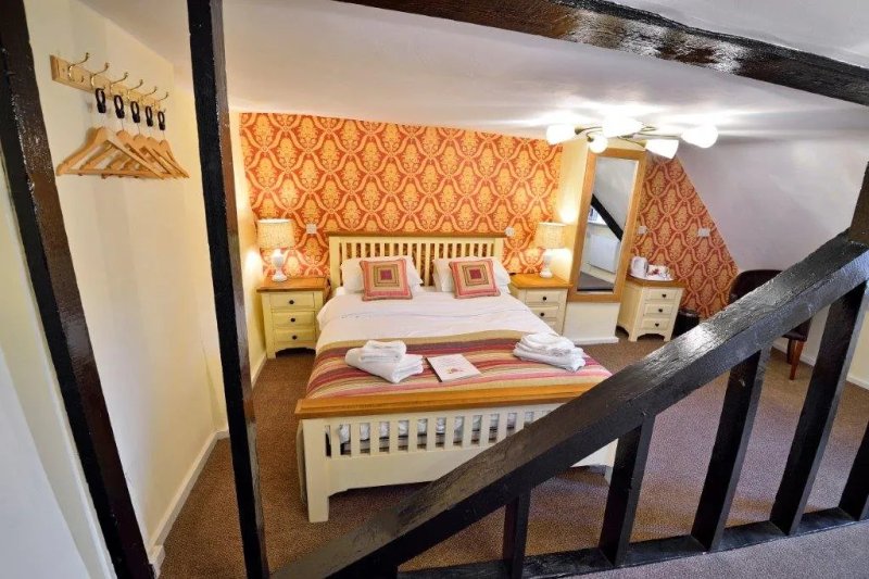 The Royal Victoria & Bull Hotel