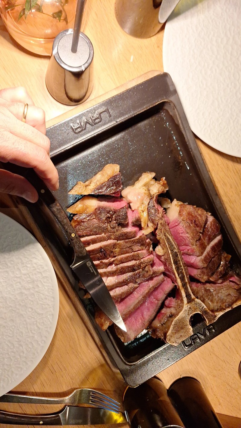 Dstrikt Steakhouse