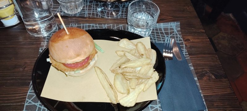 Squisio Cocktails & Burgers