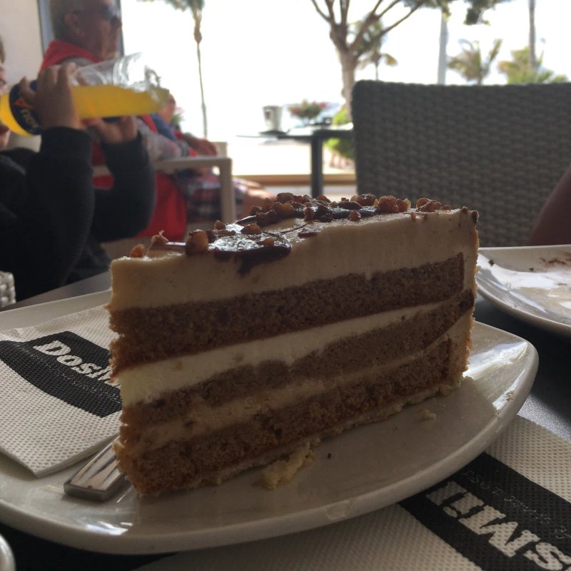 Dosmil Market Cafe