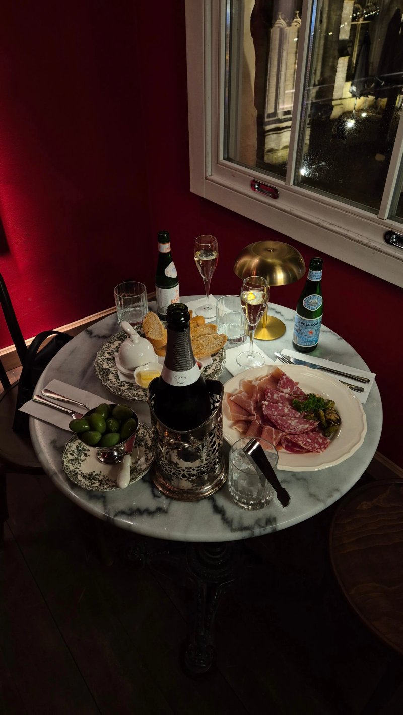 Apero Bar Cinq