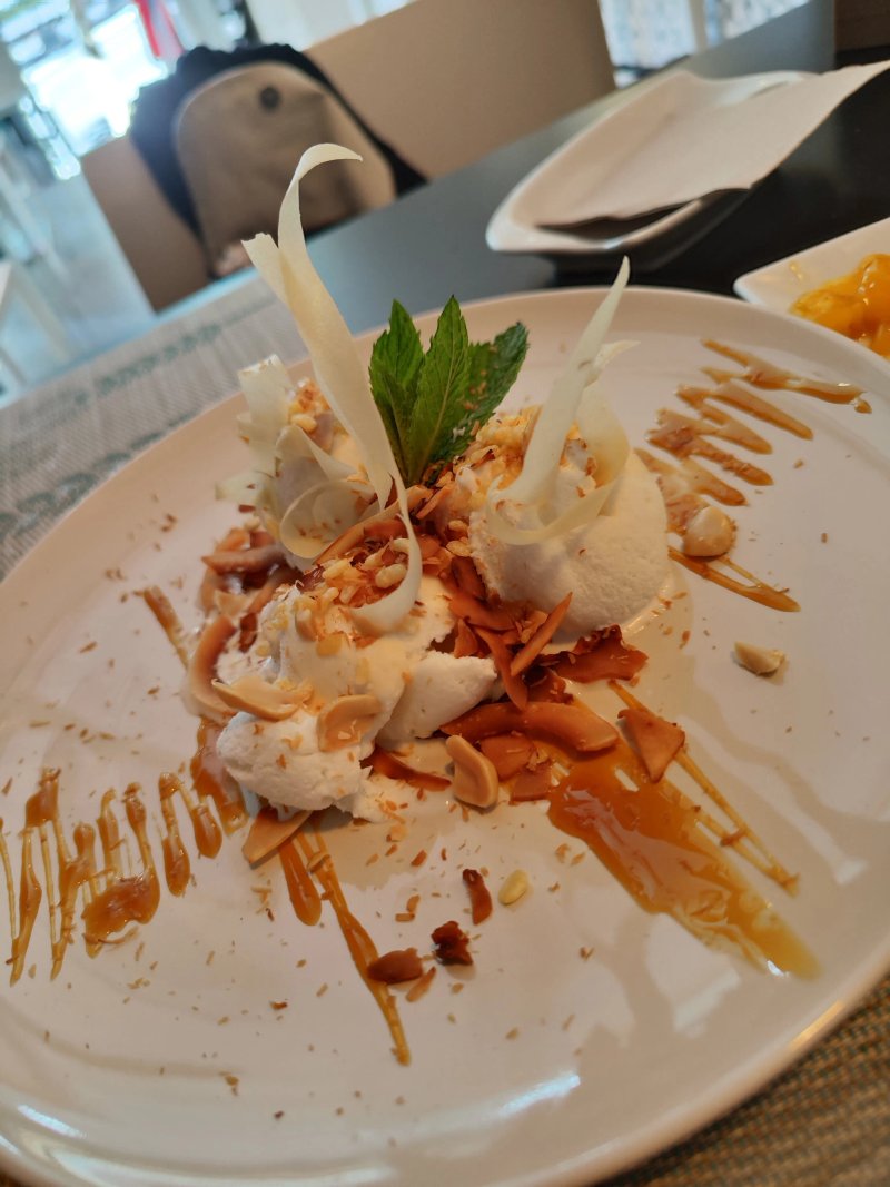 Kop kun thai food