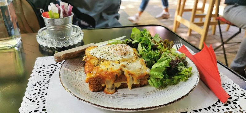Laluk Cafe-Bar