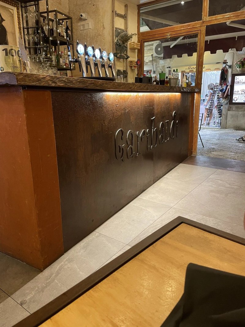 Garibaldi Pub Steakhouse
