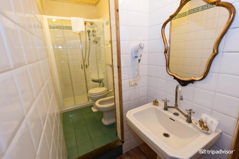 Hotel Azzi
