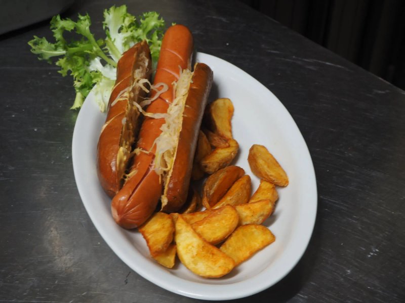 La Tana Public House