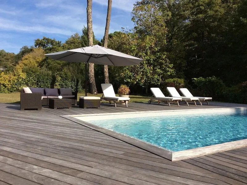 VILLA MANTA, facing the forest, with swimming pool. Peace, space and light
