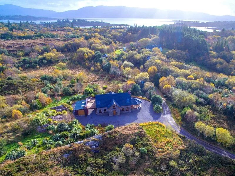 Luxury Home in exclusive Oysterbed with spectacular sea & mountain views. WiFi.