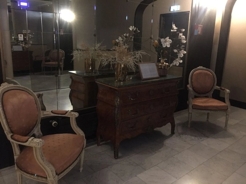 Carlton Hotel