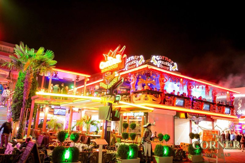 The Corner Bar and Dinner