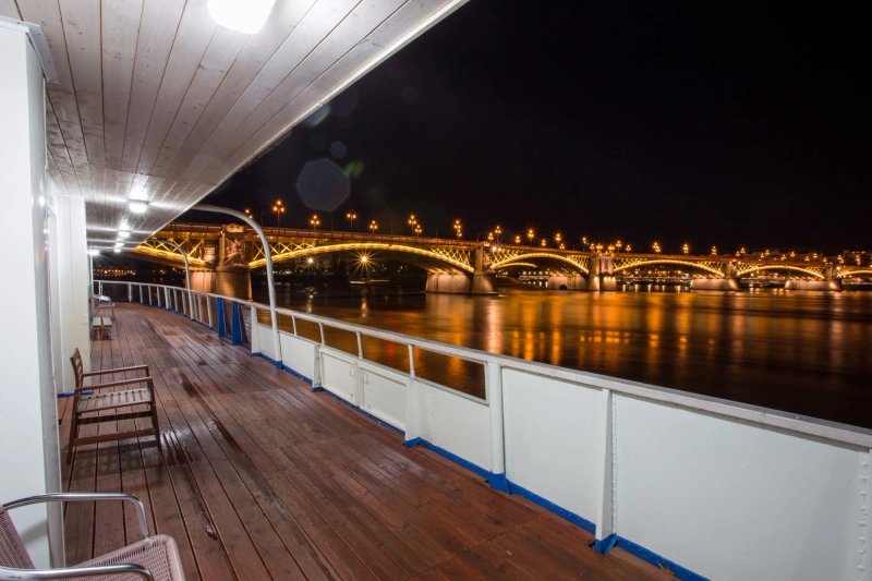 Grand Jules Boat Hotel
