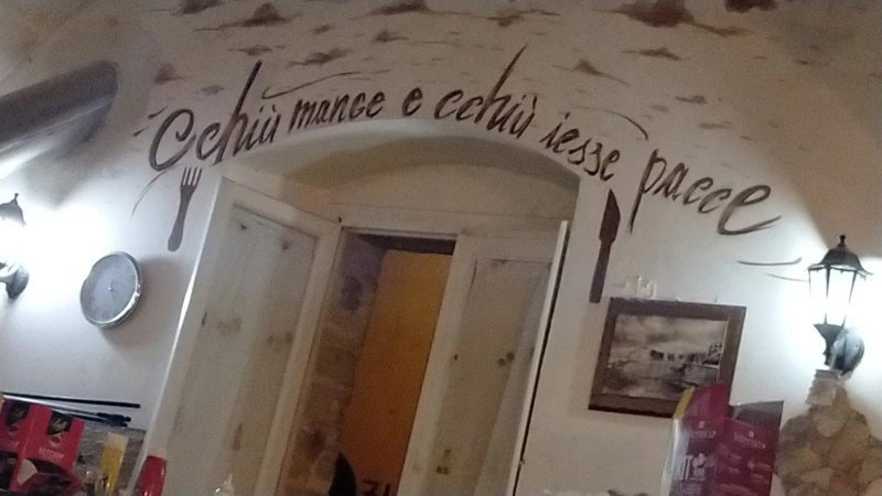Cchiu Mange E Cchiu Iesse Pacce