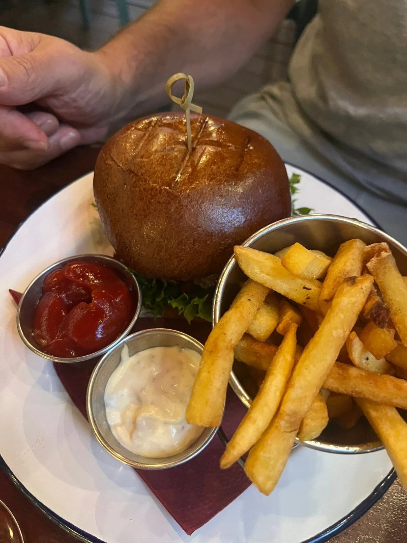 Hell Hunt Pub