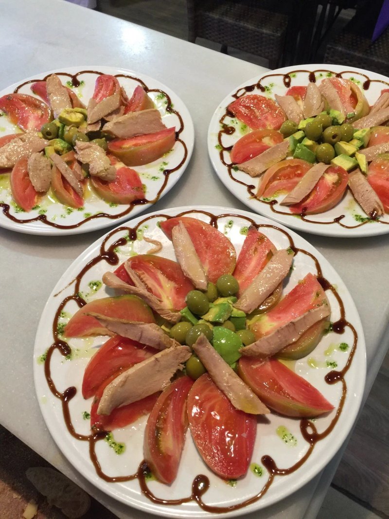 La Taberna, vinos y tapas.
