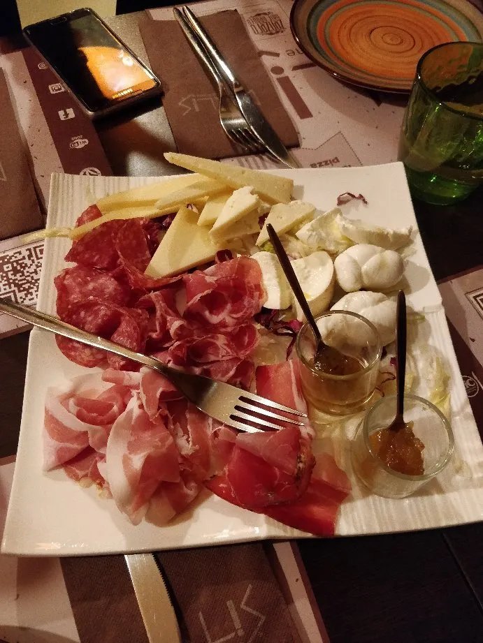 Dalis Pizzeria