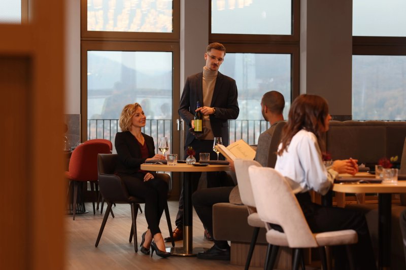 15 High Restaurant & Bar