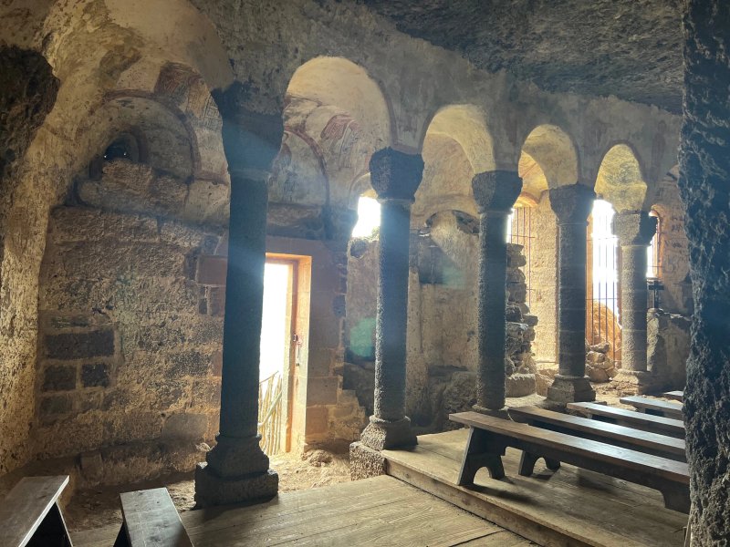 Site Troglodyte de Jonas - Forteresse médiévale et chapelle romane