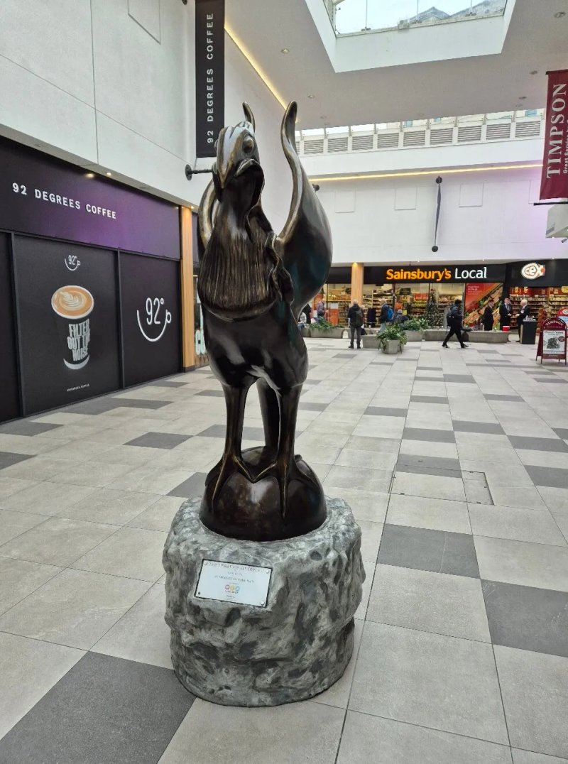 Liverpool Central Railway Station Spirit Of Liverpool Statue