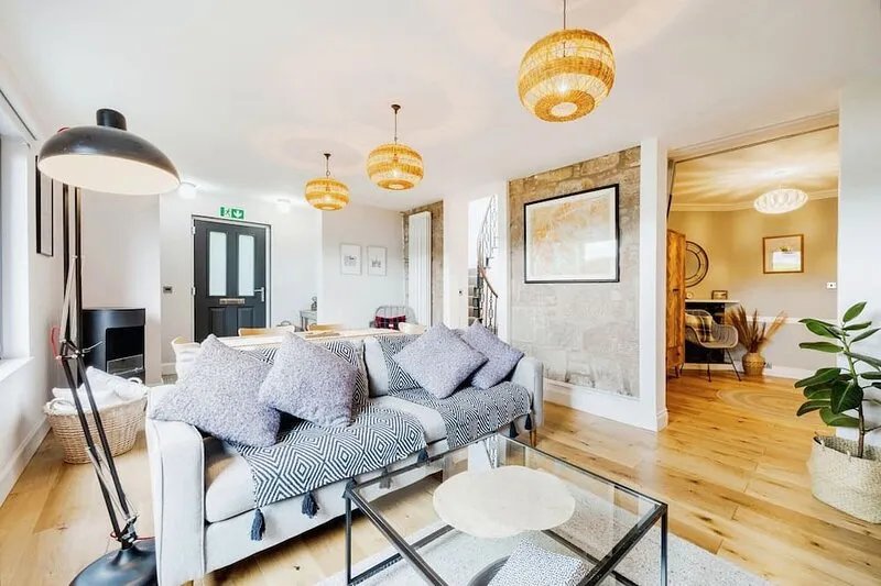 Relaxing Lochside Cottage near to Loch Lomond