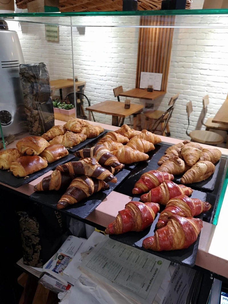 Charlie's Cafe & Bakery
