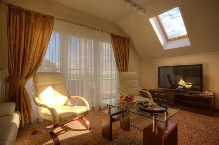 Hotel 77