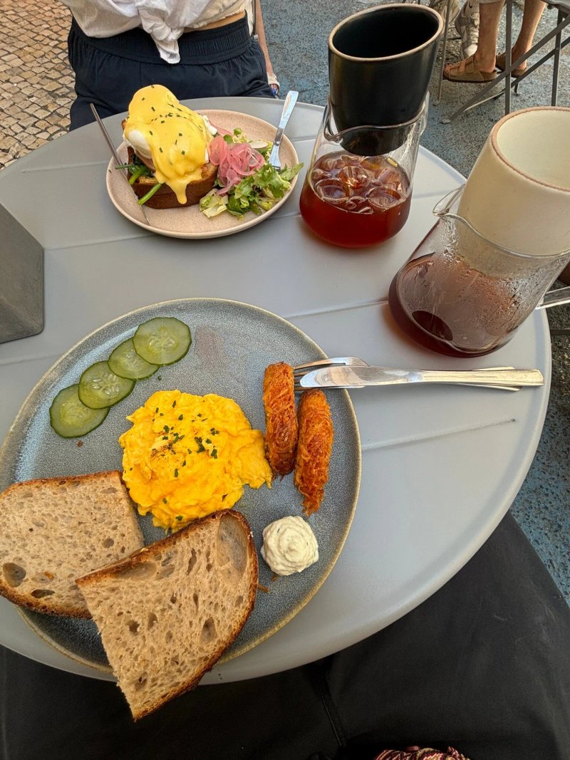 The Folks Blue Street - Specialty Coffee & Breakfast