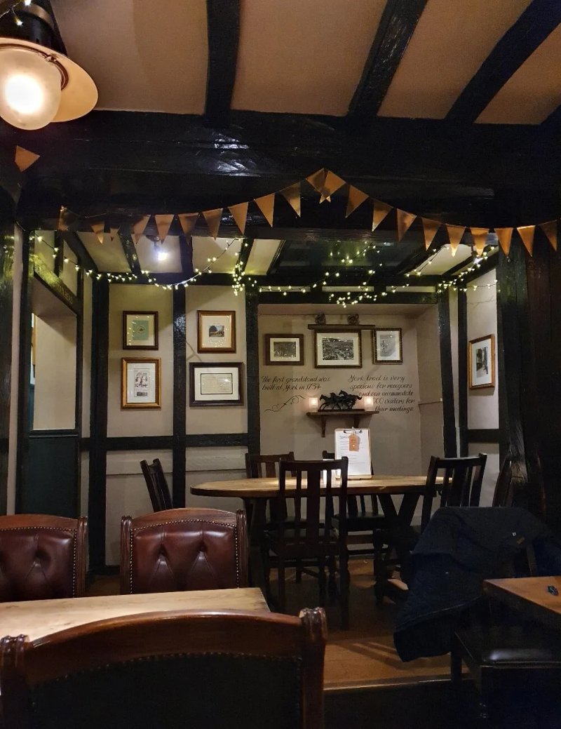 The Punch Bowl (Nicholson's Pub)