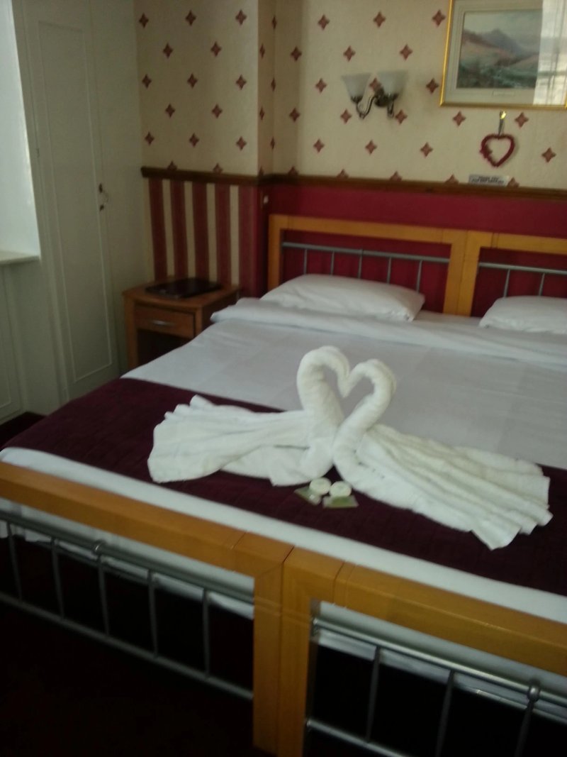 Lakes Lodge
