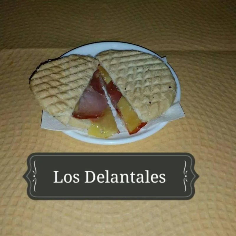 Los Delantales