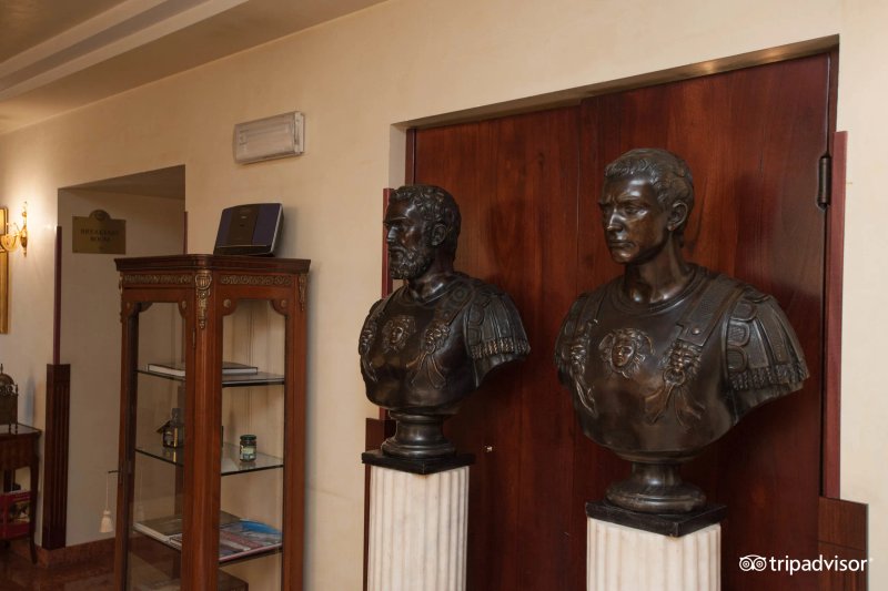 Aurelius Art Gallery Smart Hotel